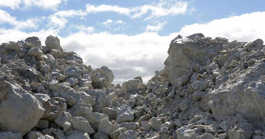 Bolivia Inks Deals with Chinese and Russian Companies for Lithium Extraction