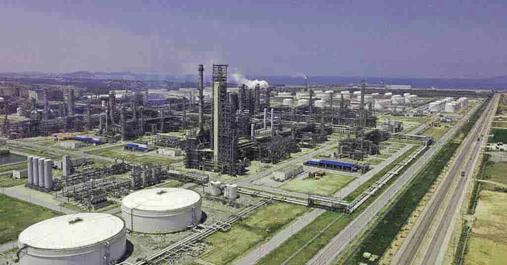 Vietnam's Biggest Oil Refinery Enters Shutdown Phase for Essential Maintenance